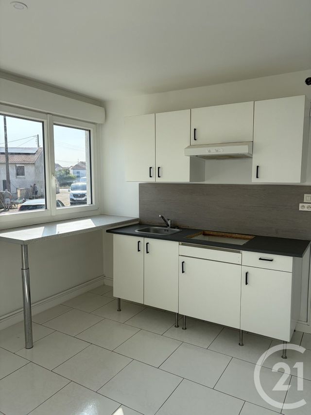 Appartement F3 à louer - 3 pièces - 72.13 m2 - JARNY - 54 - LORRAINE - Century 21 Duthoy Immobilier